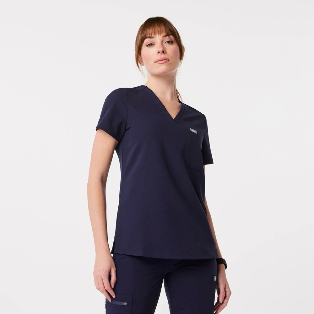FIGS Catarina One-Pocket Scrub Top in Navy size XL NWT